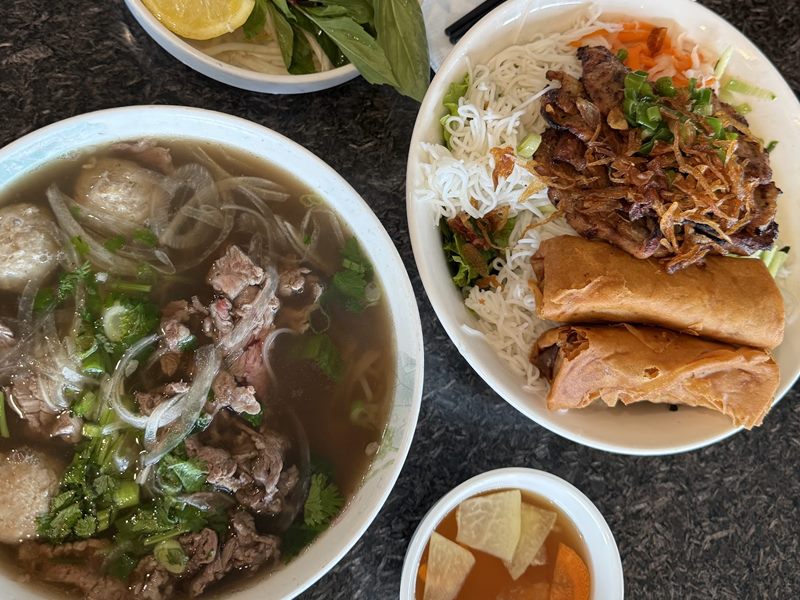 Pho Kim Long food